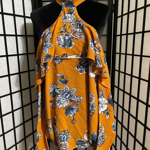 💋Off the Shoulder Free Kisses Blouse💋 - Picture 2 of 5